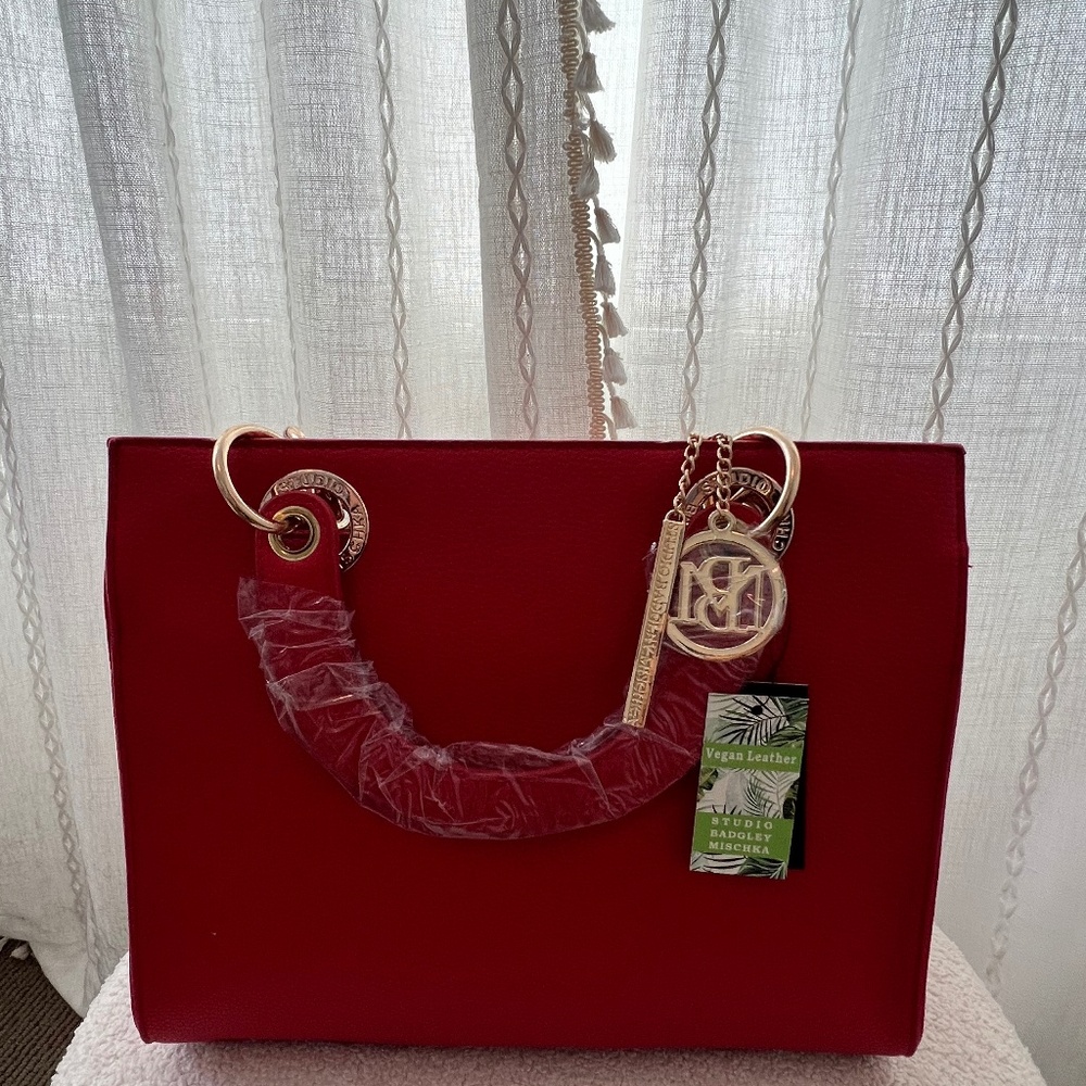 STUDIO BADGLEY MISCHKA TOTE PRETTY RED COLOR GOLD HARDWARE